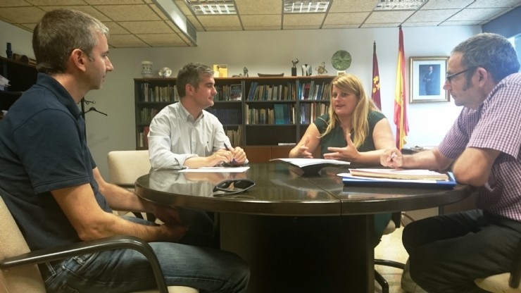 La alcaldesa de Mazarrón, Alicia Jiménez, se reune con el director general de Agua para llevar a cabo mejoras de saneamiento y depuración 