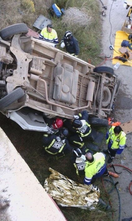 Servicios de emergencia atienden un accidente de tráfico ocurrido en la autovía Lorca-Águilas, en el que han muerto 5 personas y otras 3 han resultado heridas