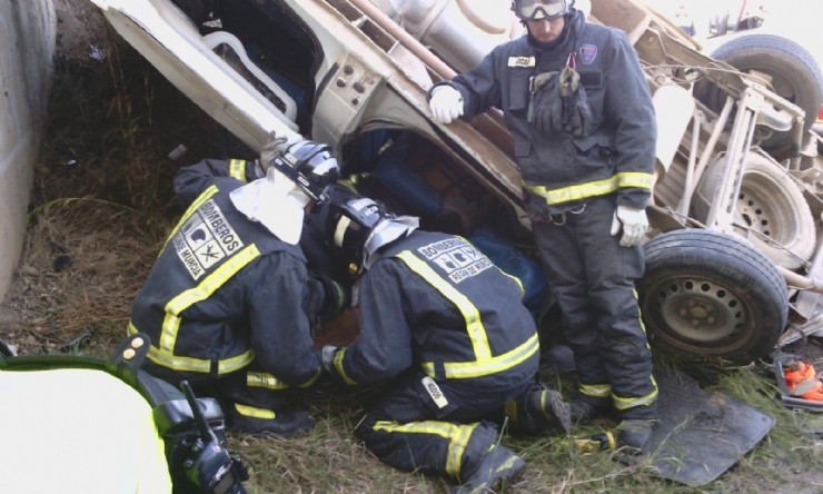 Servicios de emergencia atienden un accidente de tráfico ocurrido en la autovía Lorca-Águilas, en el que han muerto 5 personas y otras 3 han resultado heridas