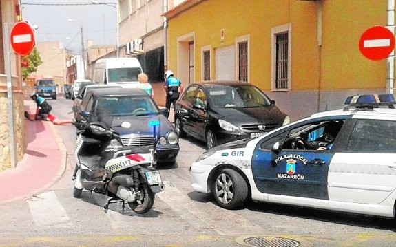 Un menor huye de la Policía y causa dos accidentes con el coche de su abuelo