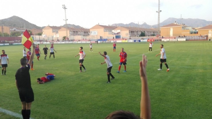 El Mazarrón FC vuelve a la Tercera División con victoria