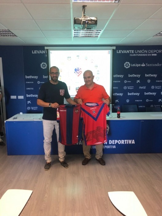 Primera convocatoria de jugadores del Mazarrón FB con el Levante UD