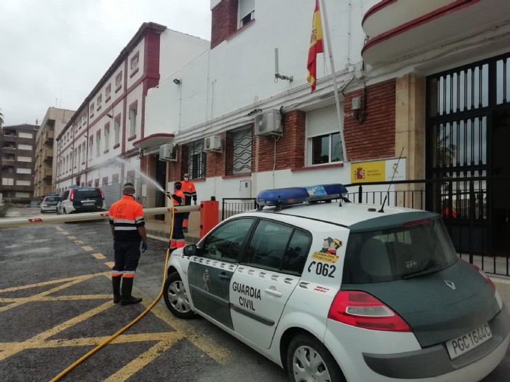 Desinfección de los cuarteles y vehículos de cuerpos de seguridad del municipio