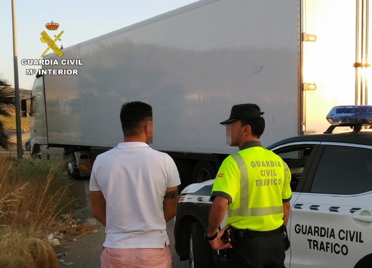 La Guardia Civil intercepta un vehículo articulado de 40 toneladas en Mazarrón, cuyo conductor dio positivo en consumo de cannabis