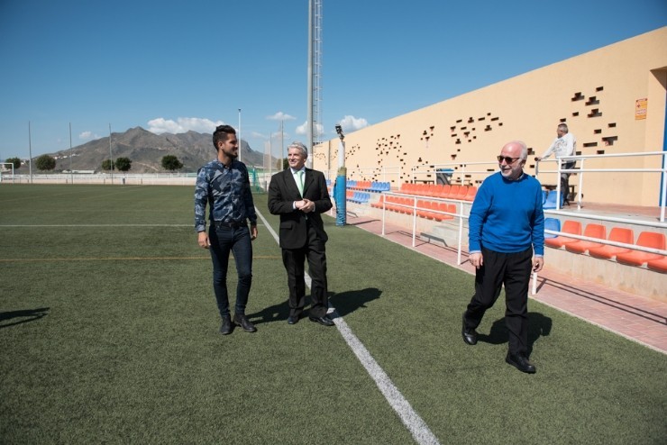  El director general de Deportes, Alonso Gómez, ha visitado las instalaciones deportivas del municipio 