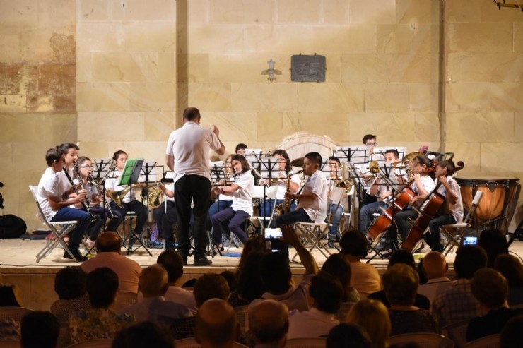 La Asociación Musical ‘Maestro Eugenio Calderón’ pone fin al curso 15/16 con su tradicional concierto y audiciones de fin de curso.