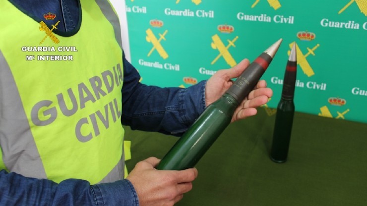 La Guardia Civil detiene en Águilas a un joven que pretendía vender munición de guerra por Internet
