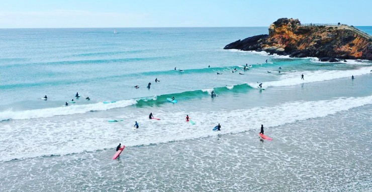 Murcia, un destino ya no solo de sol y playa, sino también de surfing