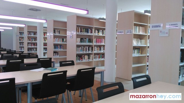 Homenaje a los libros en la biblioteca de Puerto de Mazarrón