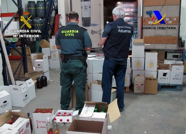 Intervenidos más de 10.000 litros de alcohol  ilegal en Murcia y Alicante