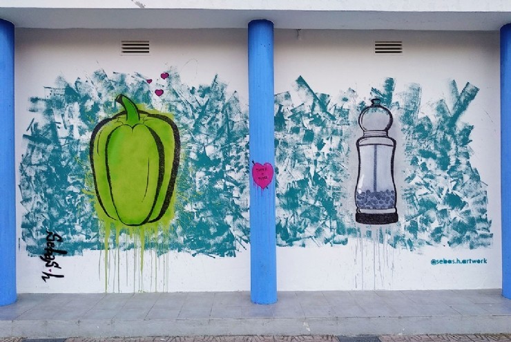 Dos murales urbanos del artista Sebas H decoran la Plaza de Abastos del Puerto y el Pabellón de la Cañadica