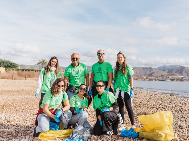 Gran participación en la I Jornada de Playas Limpias en Mazarrón