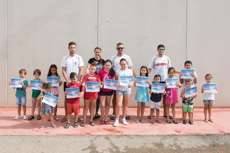 150 alumnos han completado este verano los cursos de natación municipales 