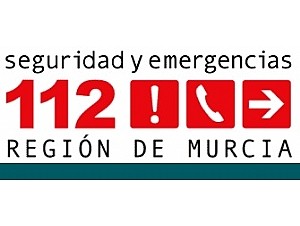 Servicios de emergencias no han podido salvar a una mujer que ha muerto mientras se bañaba en el Puerto de Mazarrón