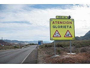 La Consejería de Presidencia y Fomento mejora la señalización de la carretera de Mazarrón a Cañada de Gallego