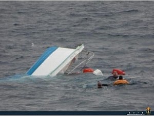 El buque auxiliar “Las Palmas” rescata a 3 personas frente a las costas de Mazarrón