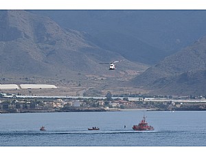 Salvamento Marítimo y Cruz Roja simulan un rescate en aguas de Mazarrón