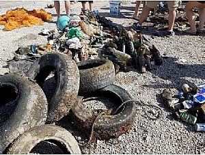 ANSE recoge 2.400 residuos flotantes en la Costa de Mazarrón