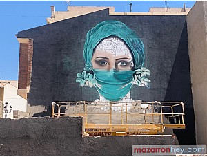 Política Social y Sanidad realizan un mural en homenaje a los enfermeros en la Plaza del Ayuntamiento