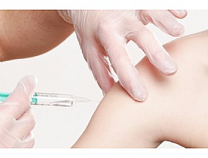 Salud vacunará en sus domicilios a las personas más vulnerables