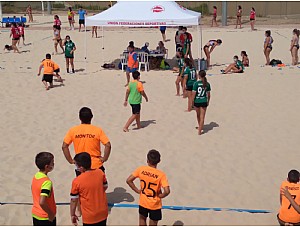 Cerca de un centenar de participantes se dieron cita en el tercer campeonato de Balonmano Playa
