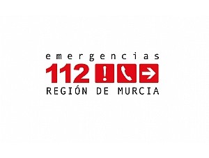 Bomberos del Consorcio y Policía local intervienen en incendio declarado en las cocinas de un restaurante en Puerto de Mazarrón