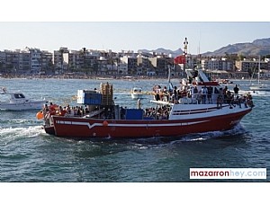 Puerto de Mazarrón vivió este domingo un multitudinario homenaje a la Virgen del Carmen, patrona de los pescadores