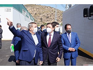 El ministro de Agricultura visita la planta desaladora de Mazarrón