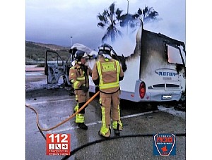 Un muerto en el incendio declarado en una caravana en Puerto de Mazarrón