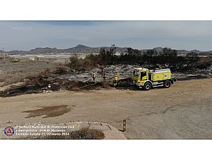 Extinguido el incendio de vegetación que se inició ayer en Playa Grande