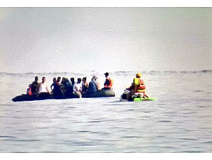 Una patera con 14 inmigrantes es interceptada a unos 500 metros de Puntas de Calnegre