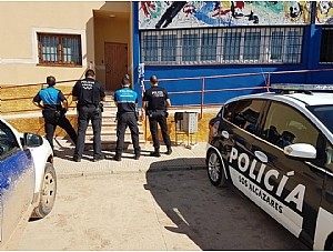 La Policía Local de Mazarrón ayuda a Los Alcázares
