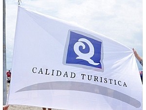 Mazarrón recibe 6 banderas 'Q' que certifican la calidad de sus playas