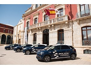 El parque automovilístico de la Policía Local se amplía con la adquisición de cuatro nuevos coches y dos motocicletas