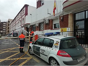 Desinfección de los cuarteles y vehículos de cuerpos de seguridad del municipio