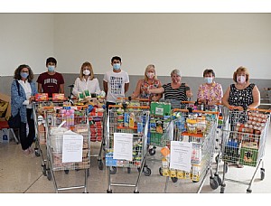 Voluntarias británicas recolectan 25 carros de alimentos para Cáritas