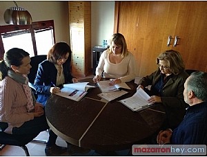 Ayuntamiento y Cruz Roja firman el convenio que permite mantener su labor en el municipio