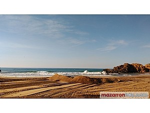 Se inician los trabajos de recuperación de las playas de Mazarrón afectadas por el temporal del pasado diciembre