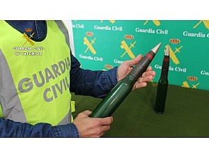 La Guardia Civil detiene en Águilas a un joven que pretendía vender munición de guerra por Internet