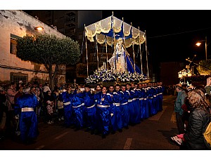 La procesión de Nuestro Padre Jesús Nazareno atrae a numeroso público a las calles de Puerto de Mazarrón