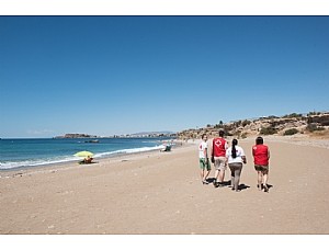 El proyecto “Espacio Joven” permitirá a 30 adolescentes colaborar en el mantenimiento de las playas