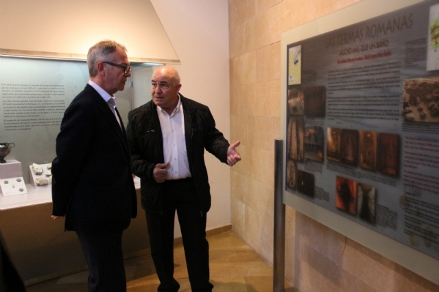 El ministro de Cultura visita el Museo Arqueológico Los Baños