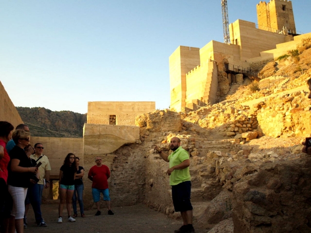 Se despiden hasta Septiembre las visitas nocturnas al Castillo de Alhama.