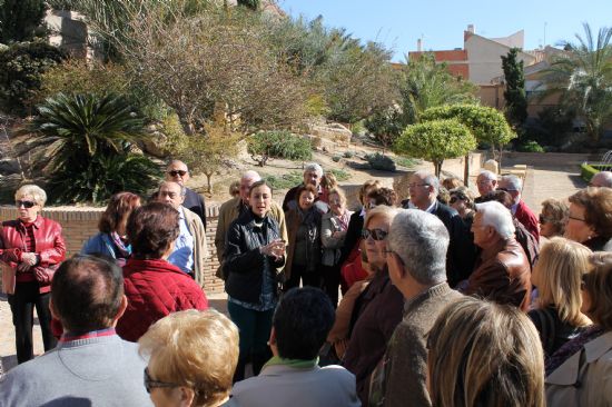 Federación de Asociaciones Vecinales de Murcia visita el Museo Arqueológico de Los Baños.