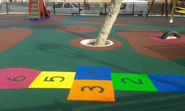 Pavimento de Caucho Continuo Para Parques Infantiles - M. y Recreo