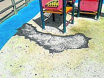 Pavimentos Infantiles , repara 14 parques infantiles en Cadiz por Vandalismo - Foto 1