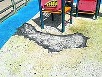Pavimentos Infantiles , repara 14 parques infantiles en Cadiz por Vandalismo - Foto 1