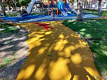 Fuensalida parque infantil pavimento continuo