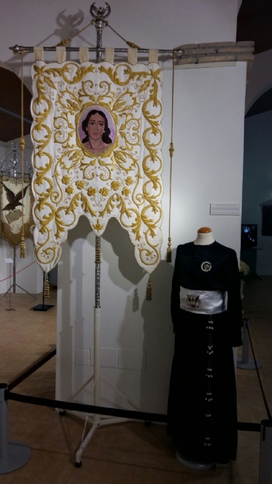 La Hermandad de San Juan Evangelista de Totana, participa en una exposición en Alhama de Murcia