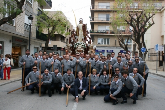 La Hermandad de San Juan Evangelista de Totana colabora con D`Genes